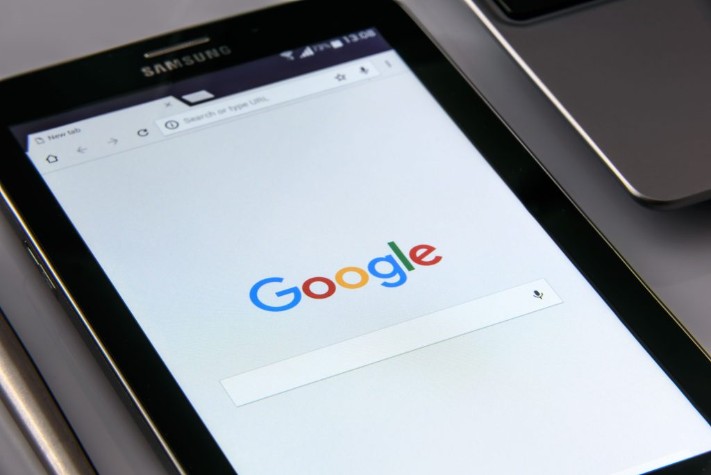Local Qwen 3.6 35B vs Opus 4.7 on repo discovery: old legacy codebase, no README